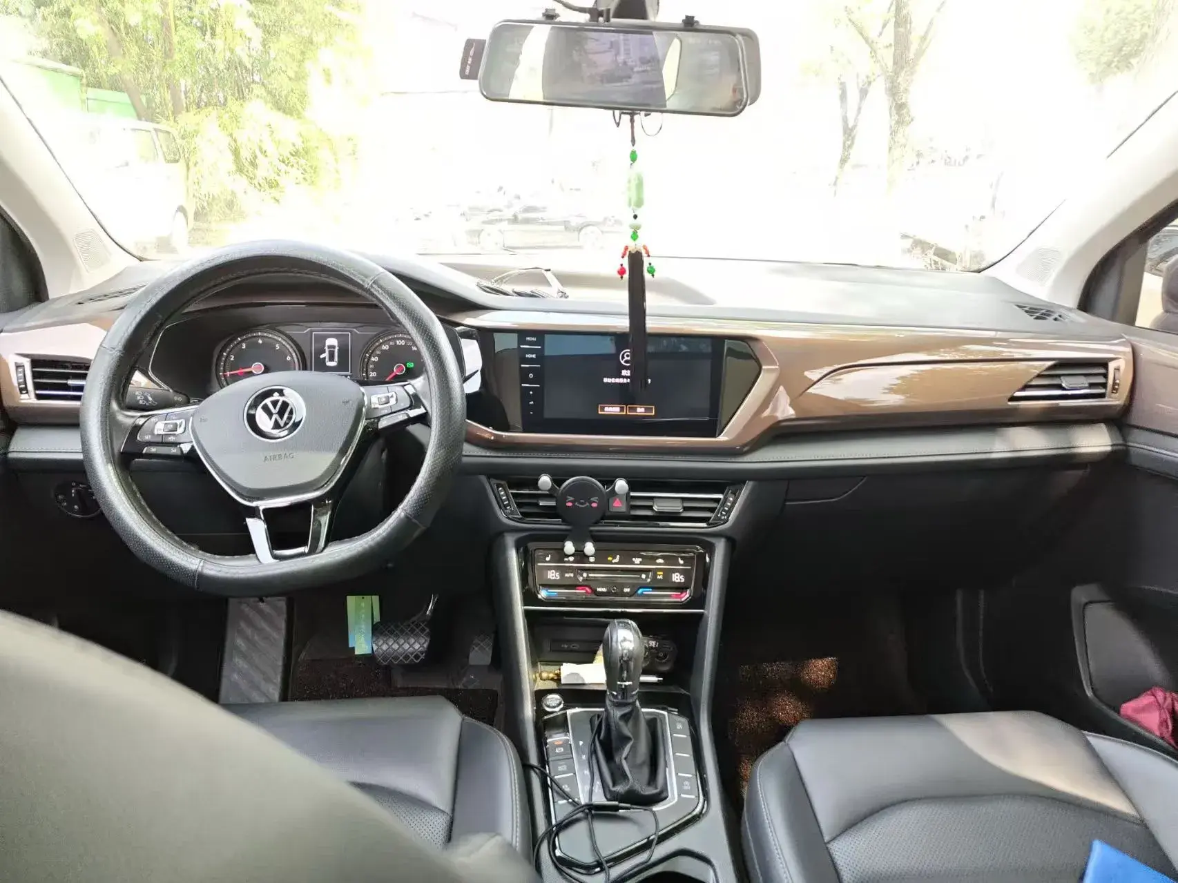 2021 VOLKSWAGEN THARU thumbnail 4