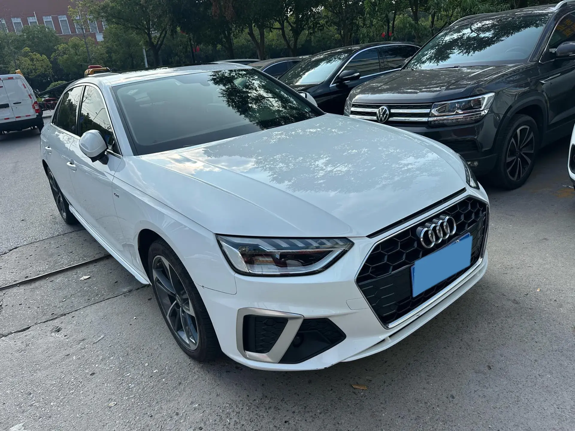 2022 AUDI A4L thumbnail 3