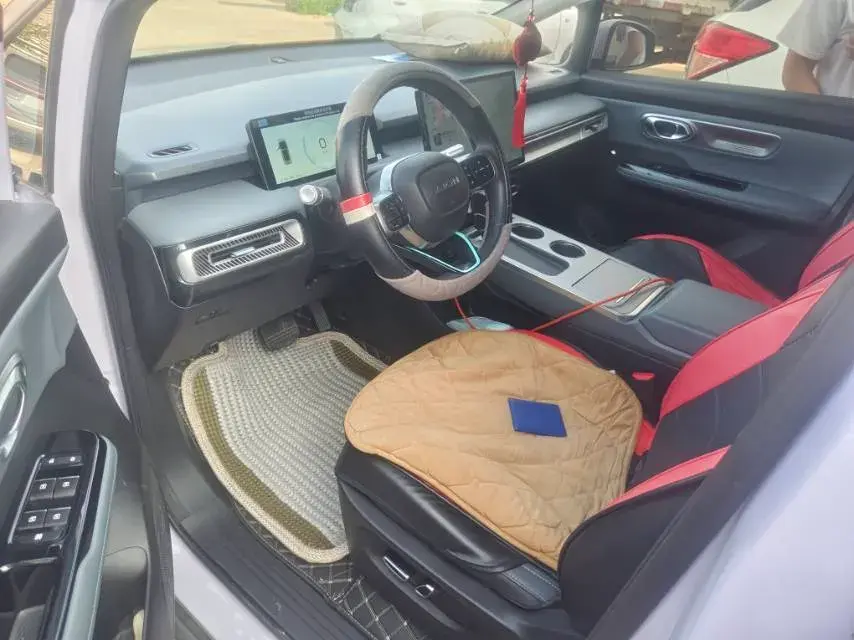 2023 AION Y thumbnail 2