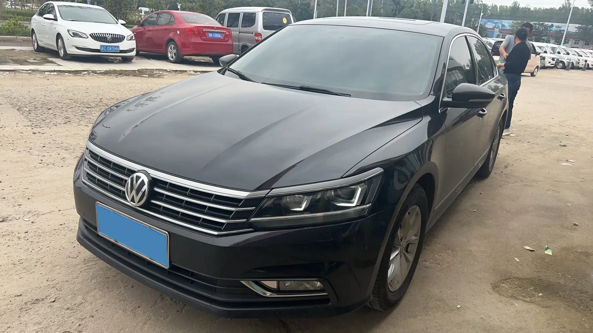 2015 VOLKSWAGEN PASSAT view 1