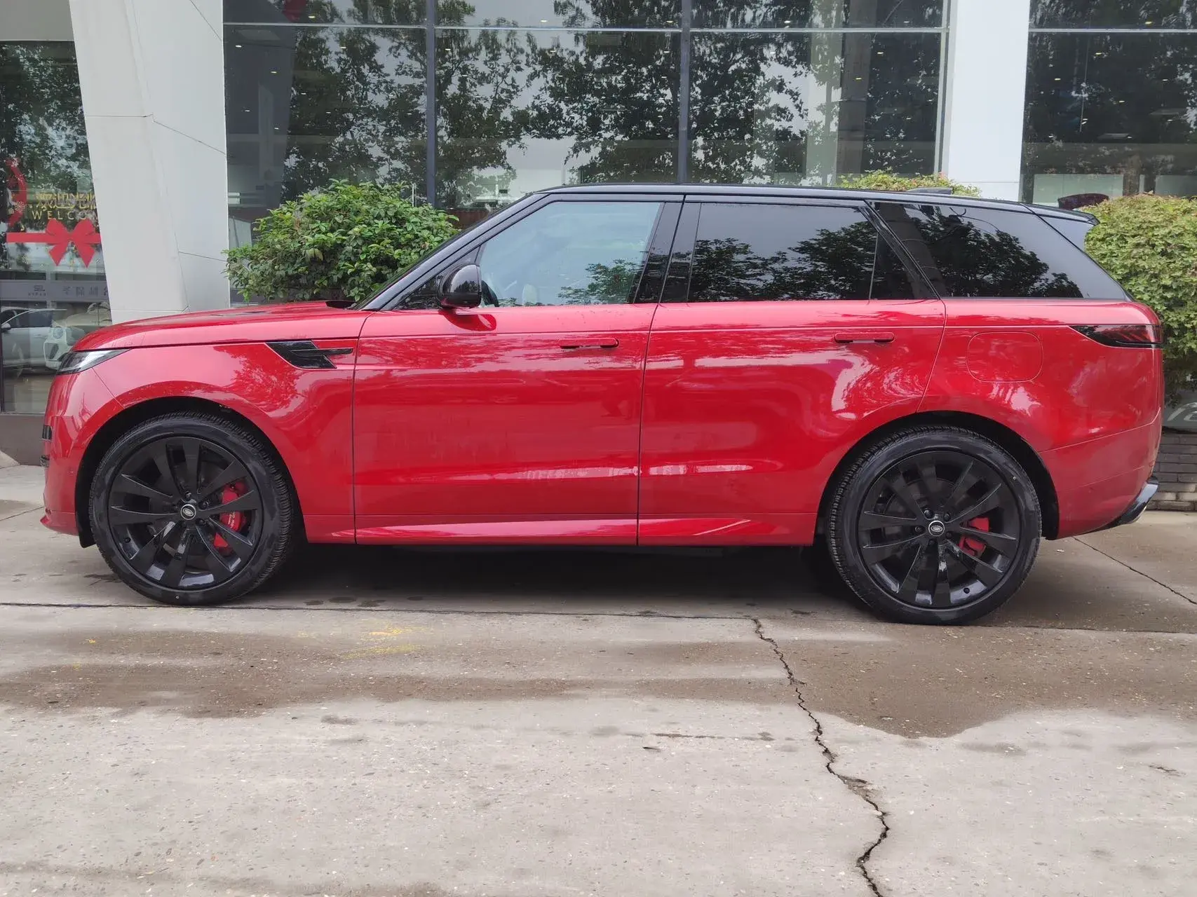 2023 LAND ROVER thumbnail 2