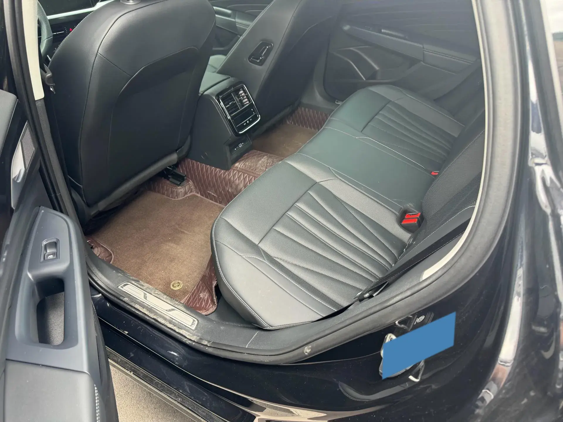 2025 VOLKSWAGEN PASSAT thumbnail 4