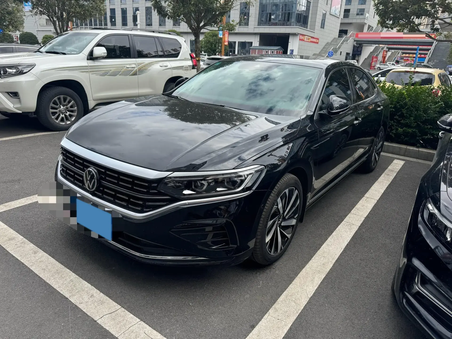 2025 VOLKSWAGEN PASSAT view 1