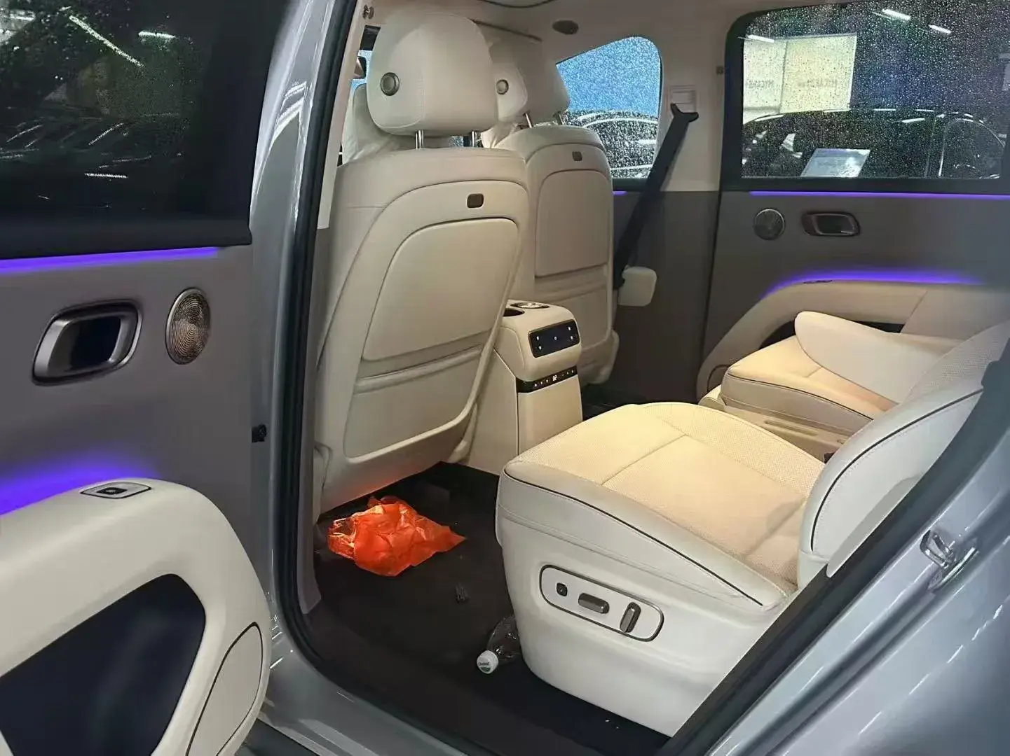 2025 LI I8 thumbnail 3