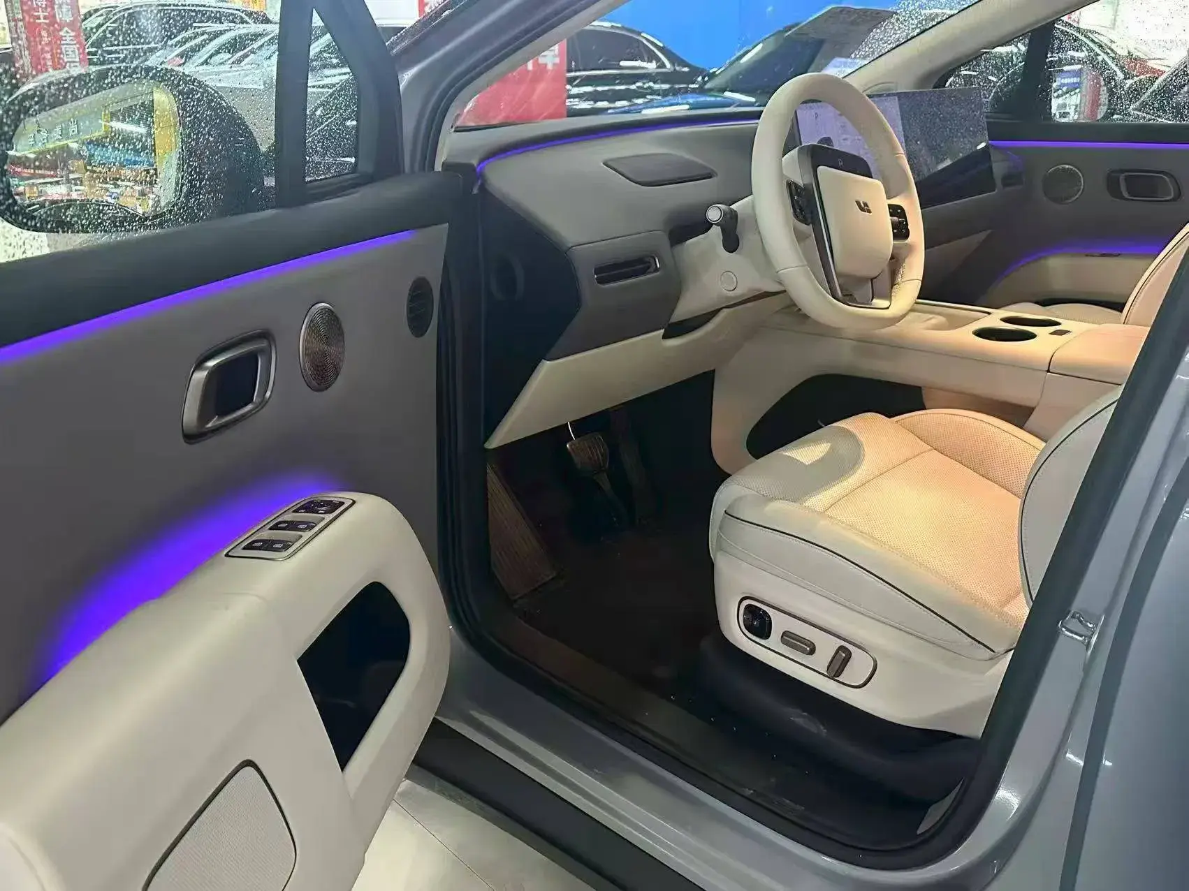 2025 LI I8 thumbnail 2