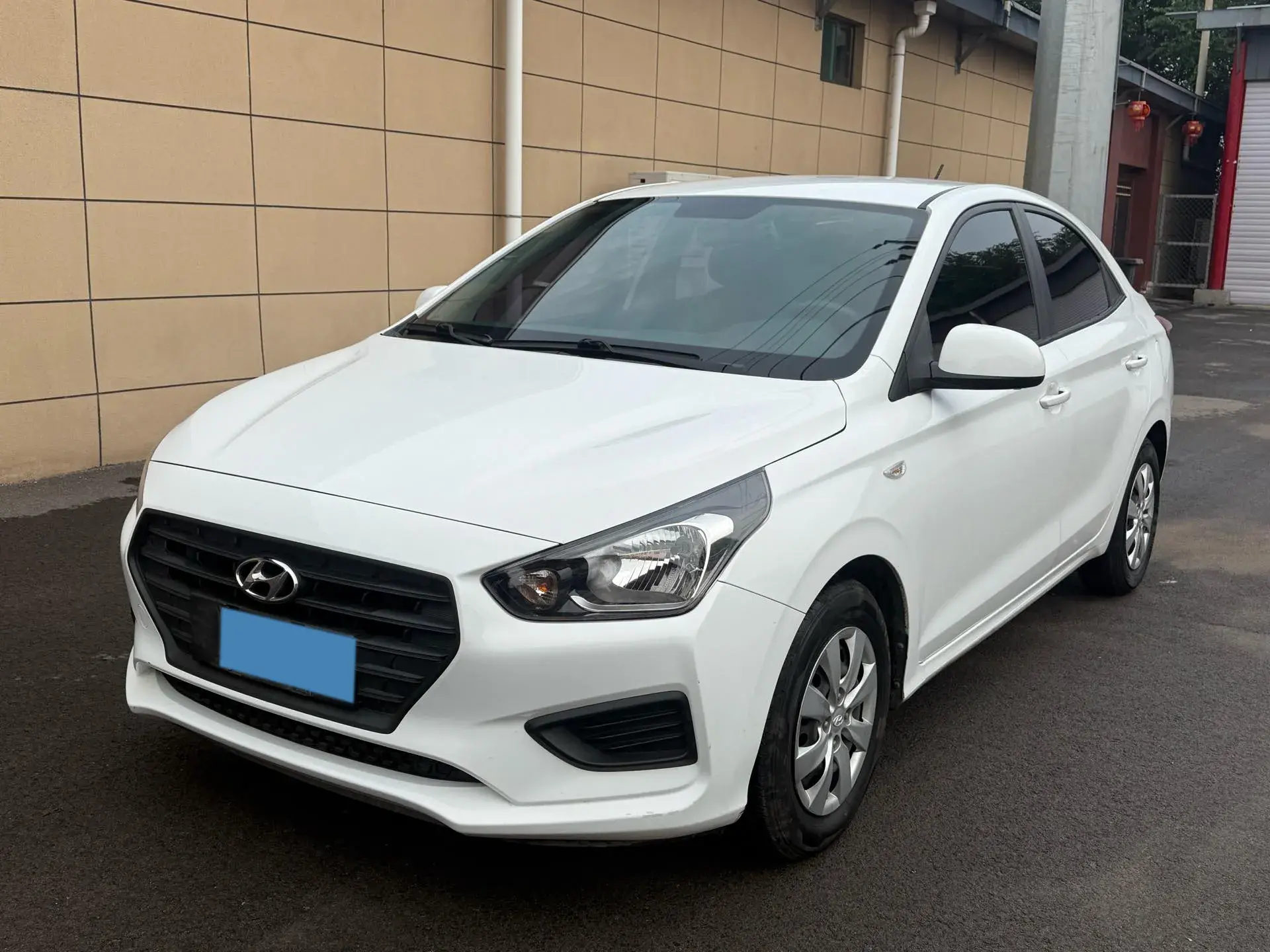 2017 HYUNDAI REINA view 1