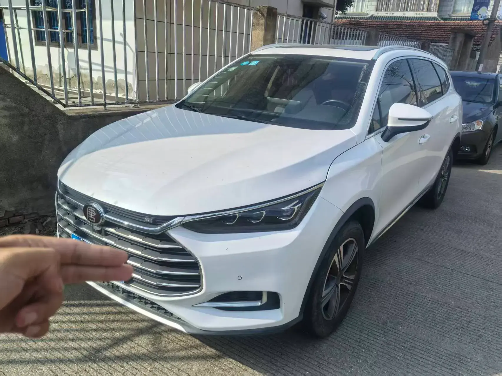 2018 BYD TANG view 1