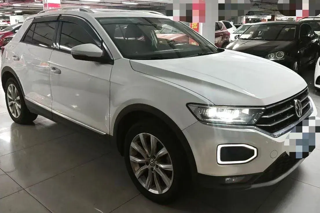 2019 VOLKSWAGEN T-ROC thumbnail 3