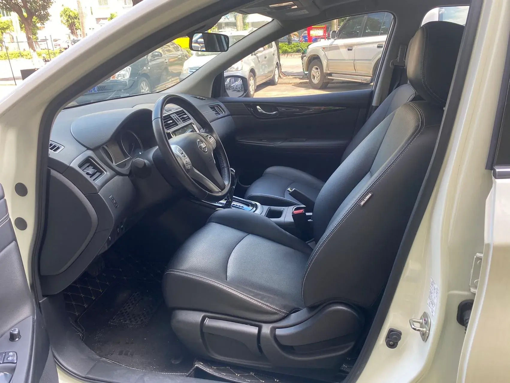 2021 NISSAN TIIDA thumbnail 3