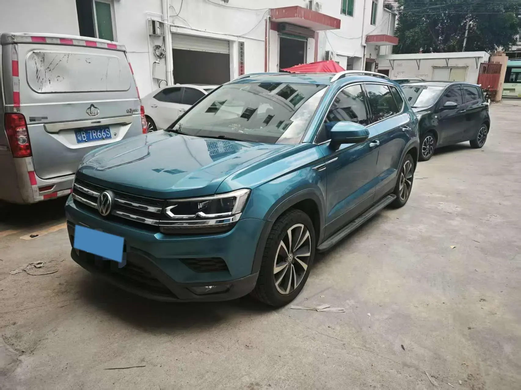 2019 VOLKSWAGEN THARU view 1