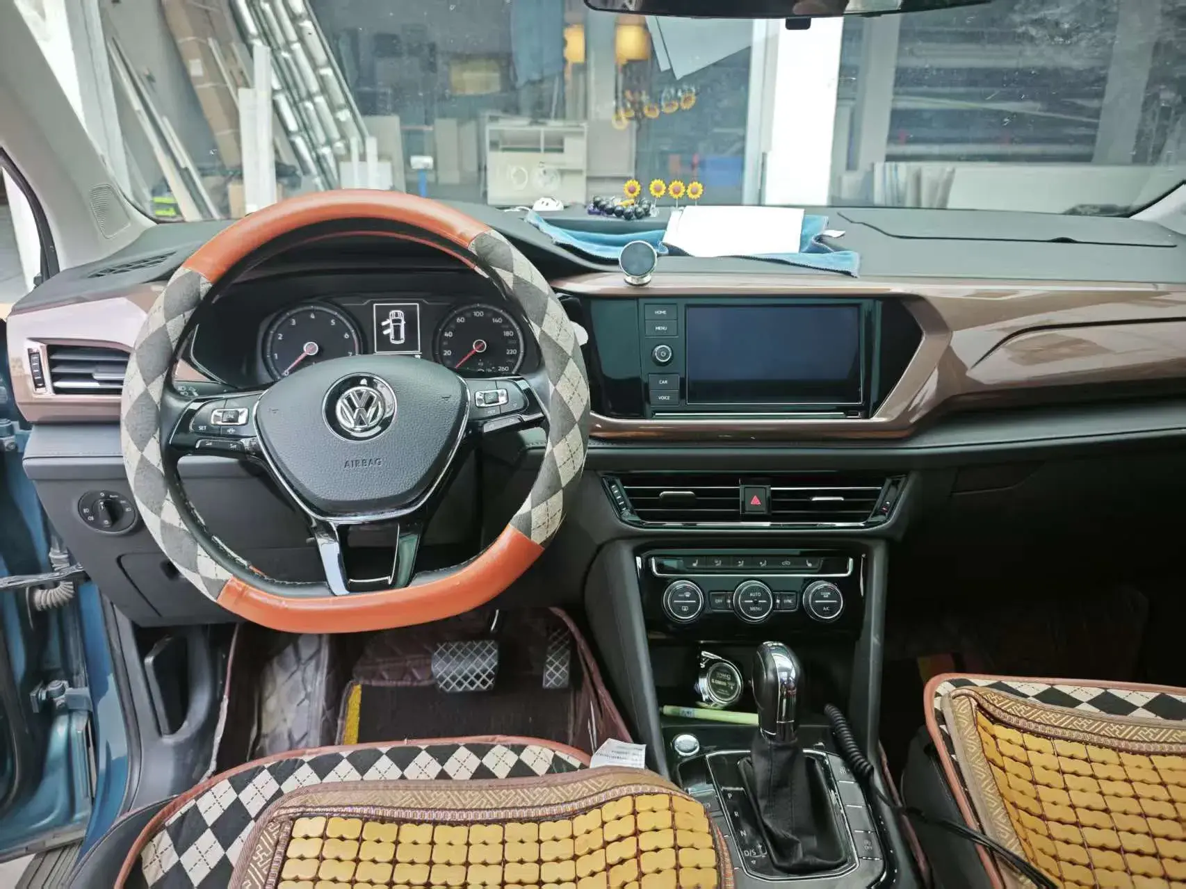 2019 VOLKSWAGEN THARU thumbnail 4