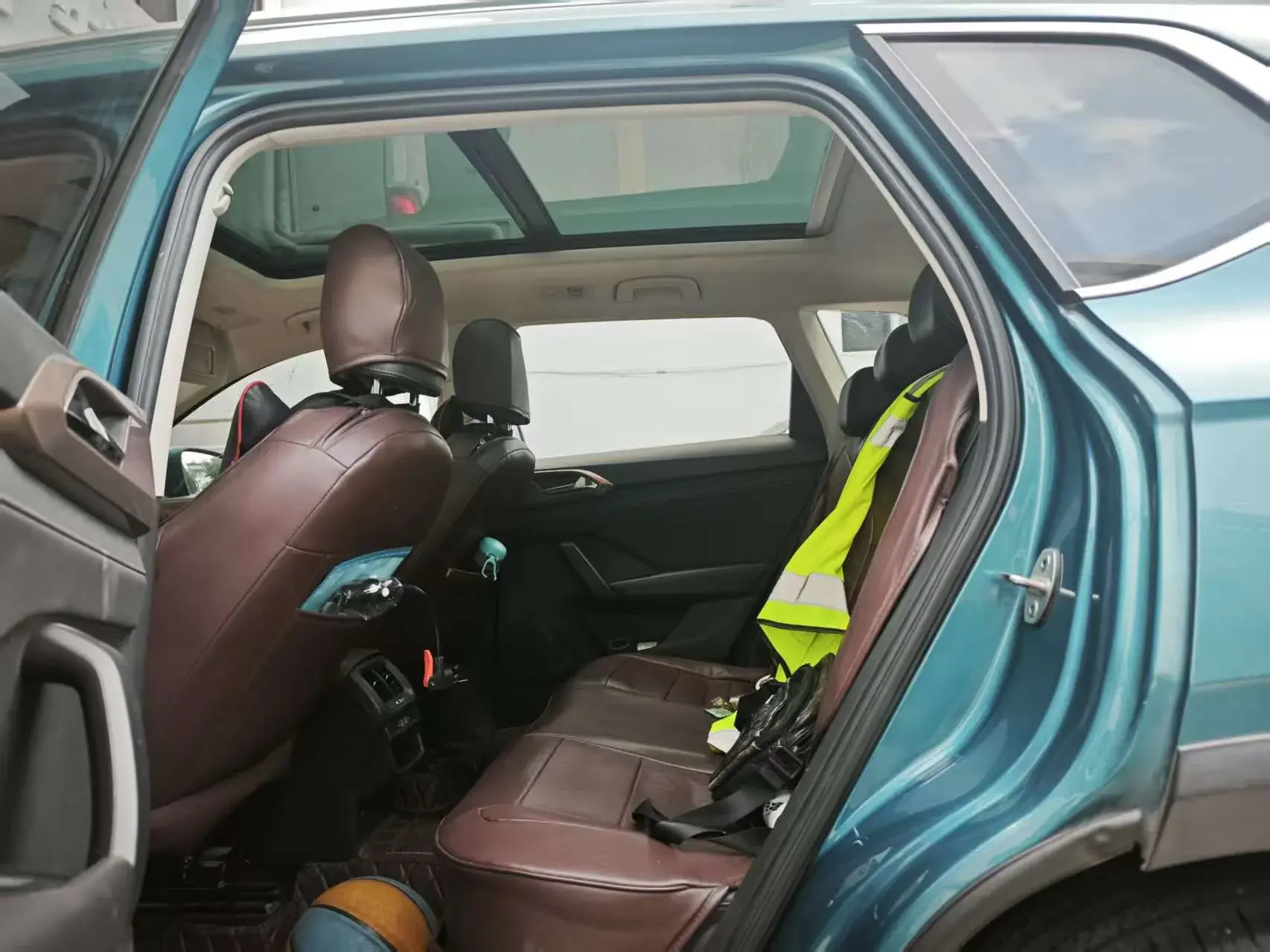 2019 VOLKSWAGEN THARU thumbnail 3