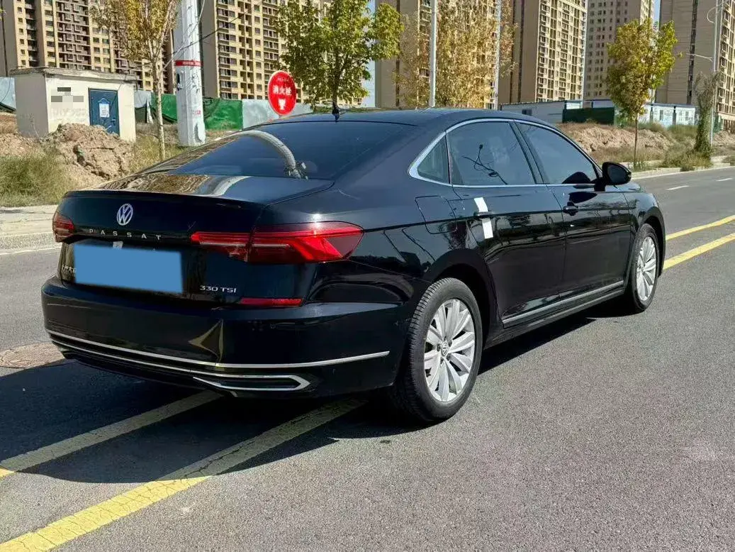 2019 VOLKSWAGEN PASSAT thumbnail 4