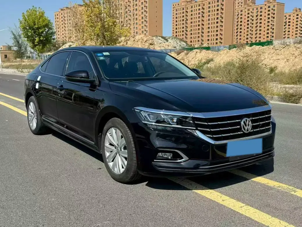 2019 VOLKSWAGEN PASSAT thumbnail 3