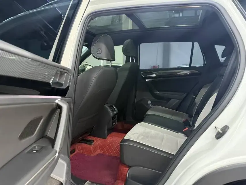 2019 VOLKSWAGEN TAYRON thumbnail 3