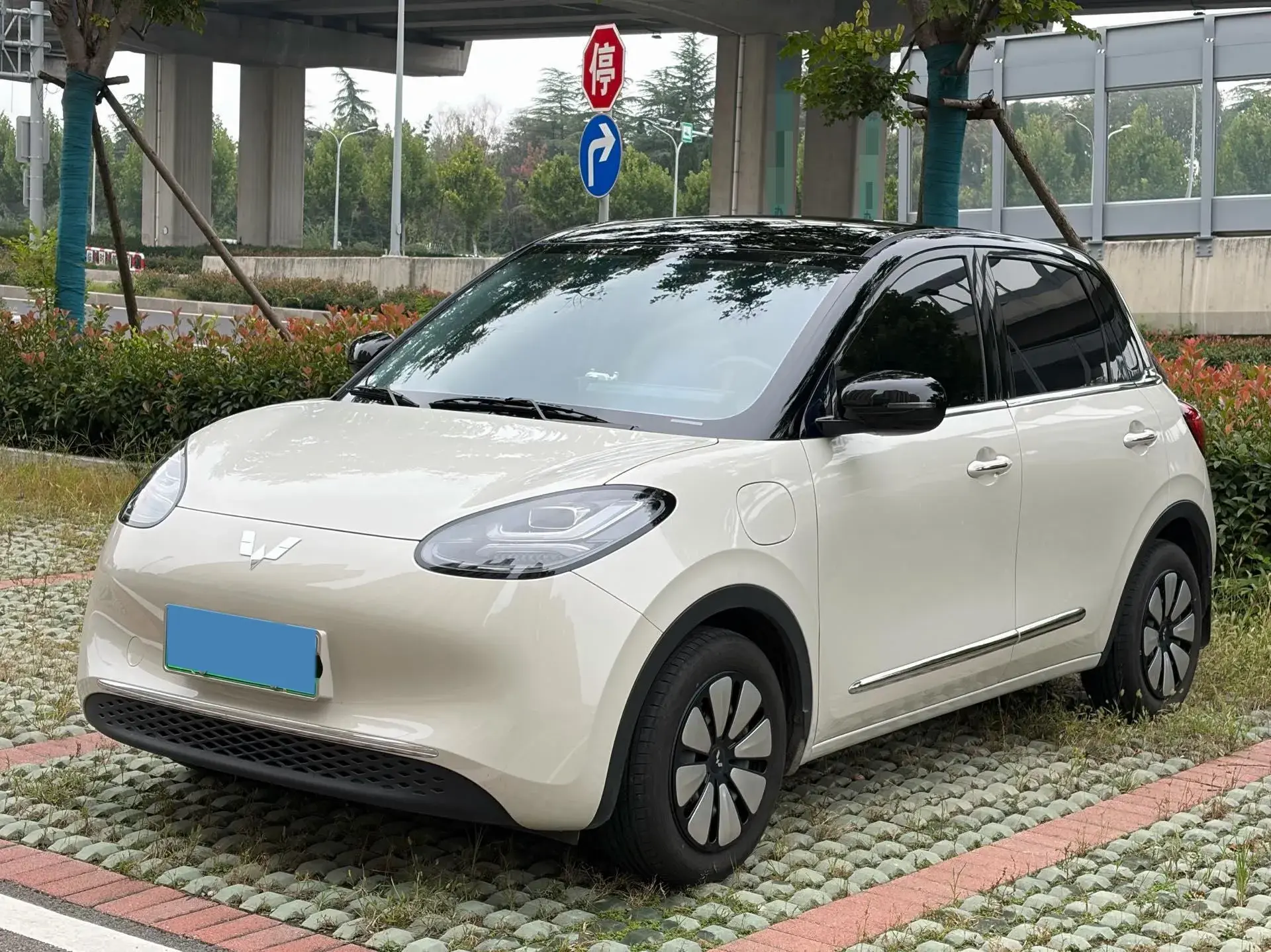 2024 WULING BINGUO view 1