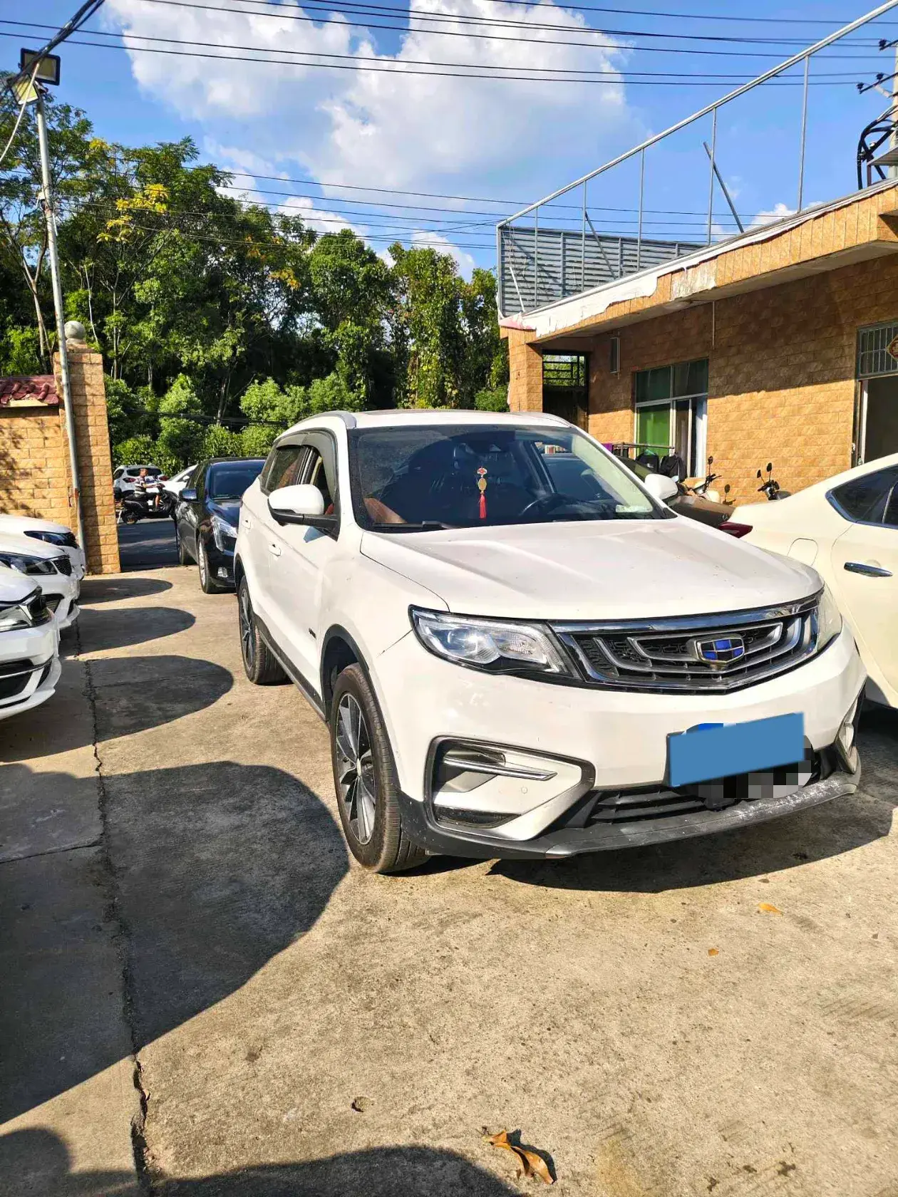 2018 GEELY AZKARRA thumbnail 3