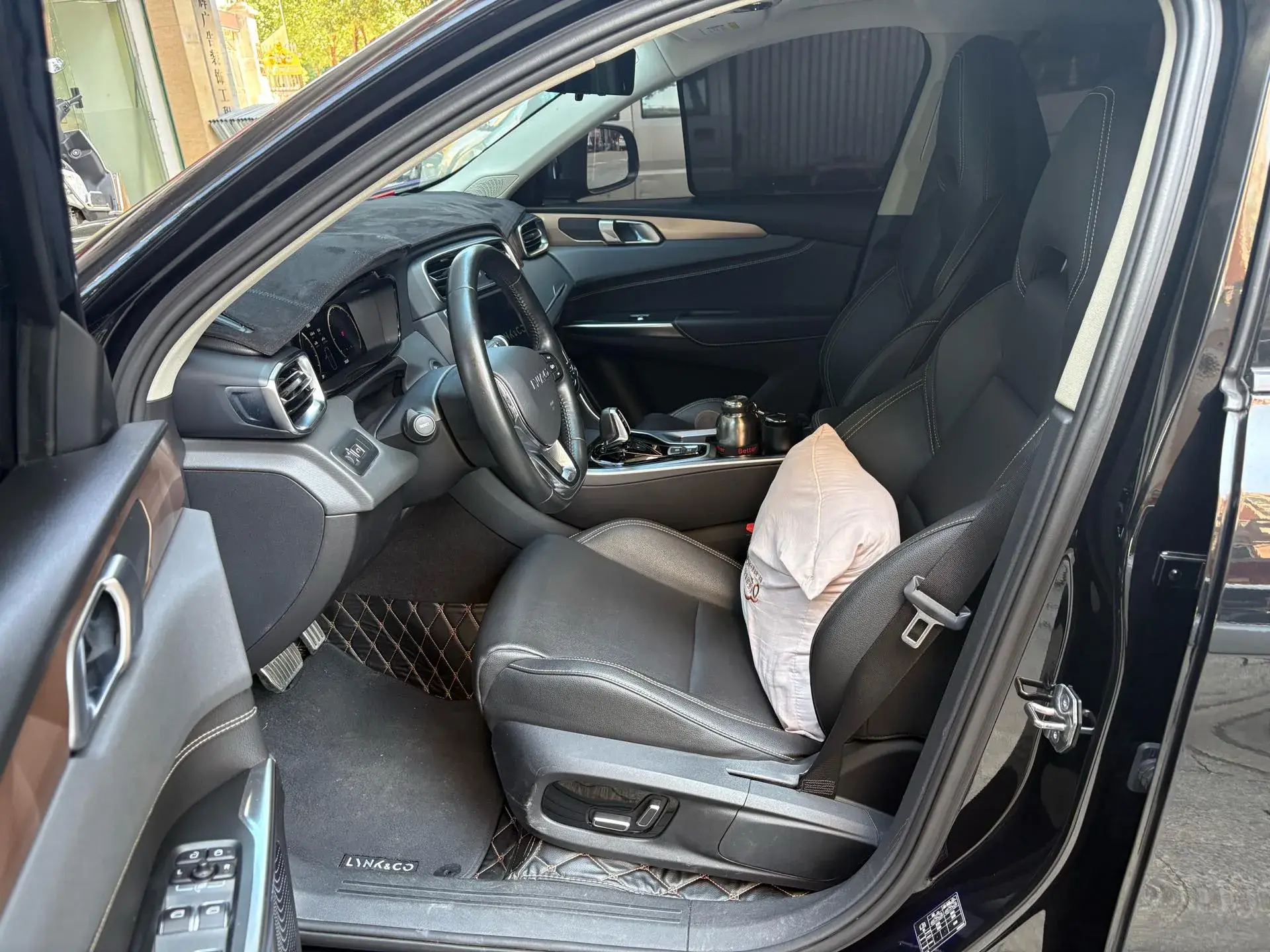 2020 LYNK&CO 01 thumbnail 2