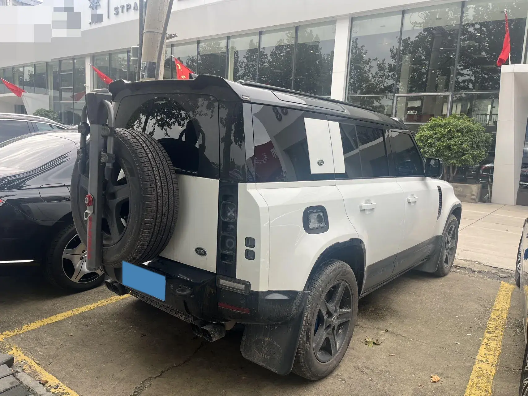 2023 LAND ROVER thumbnail 4