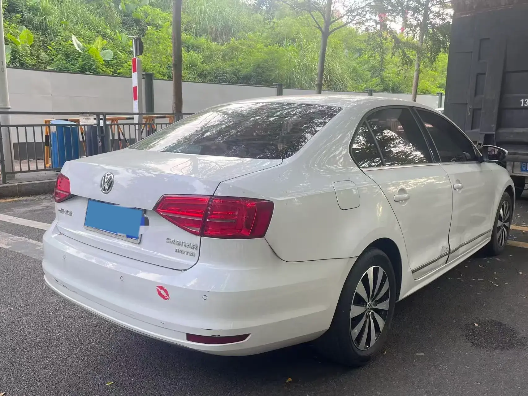 2017 VOLKSWAGEN SAGITAR thumbnail 4