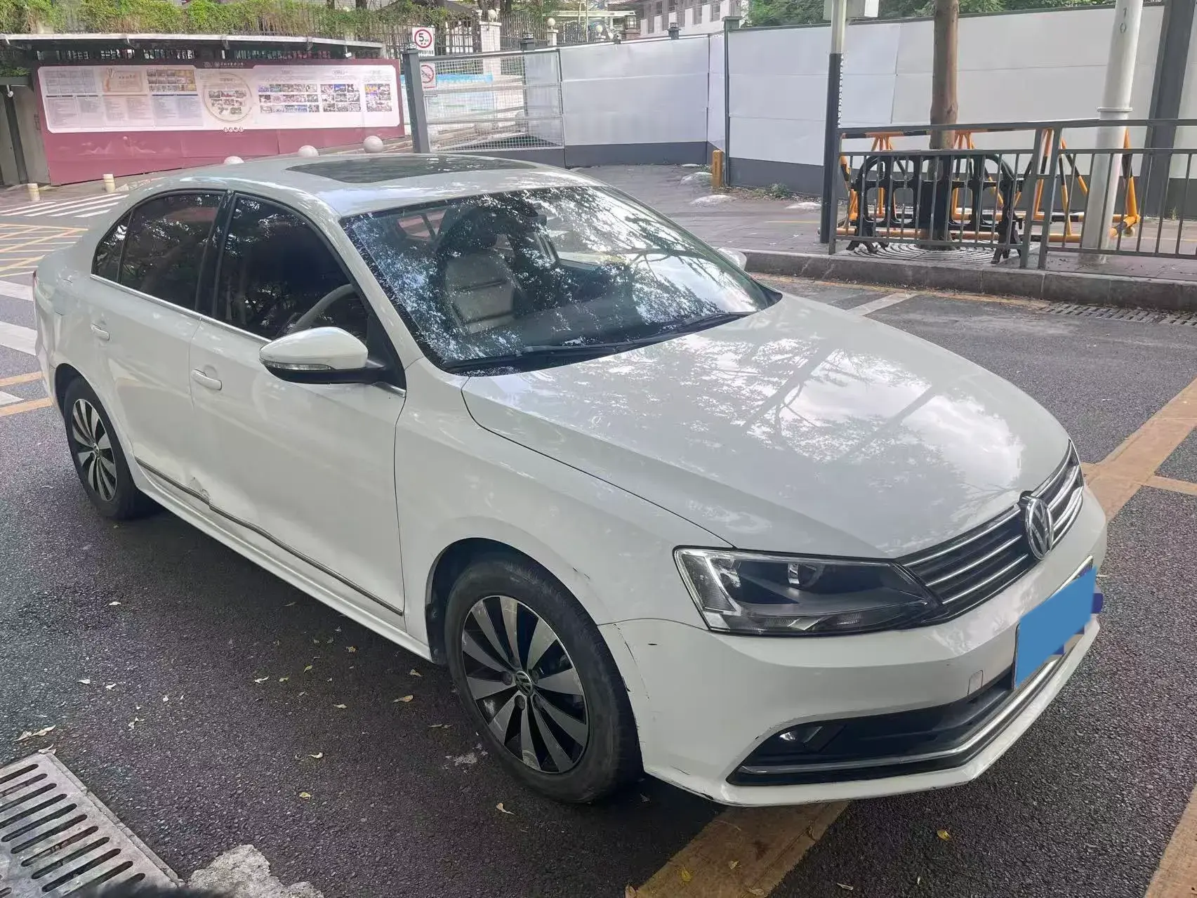 2017 VOLKSWAGEN SAGITAR thumbnail 3