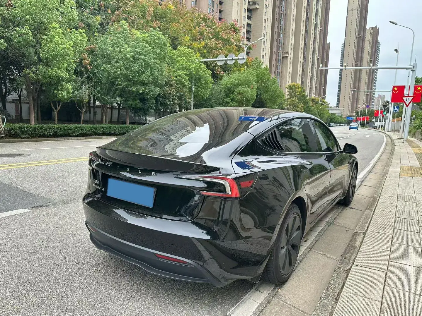 2023 TESLA MODEL thumbnail 4