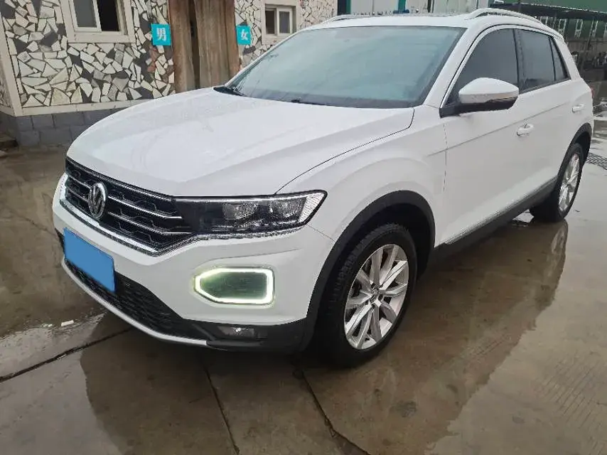 2019 VOLKSWAGEN T-ROC view 1