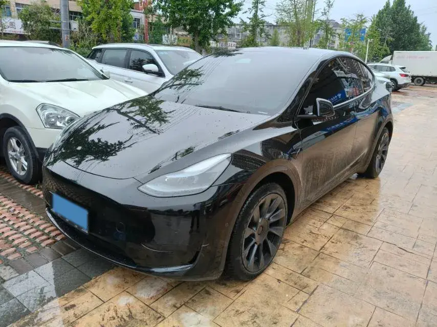 2022 TESLA MODEL view 1