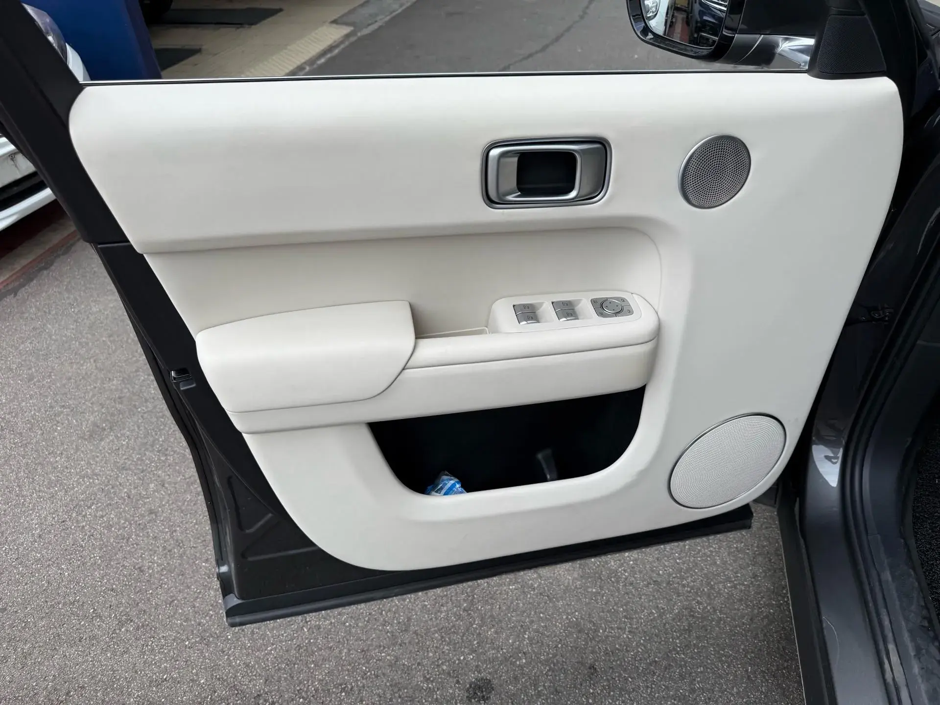 2023 LI L8 thumbnail 2