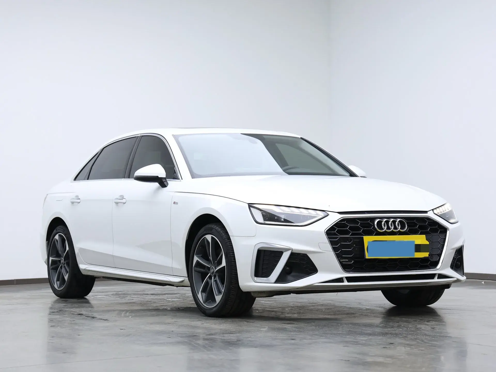 2023 AUDI A4L thumbnail 3