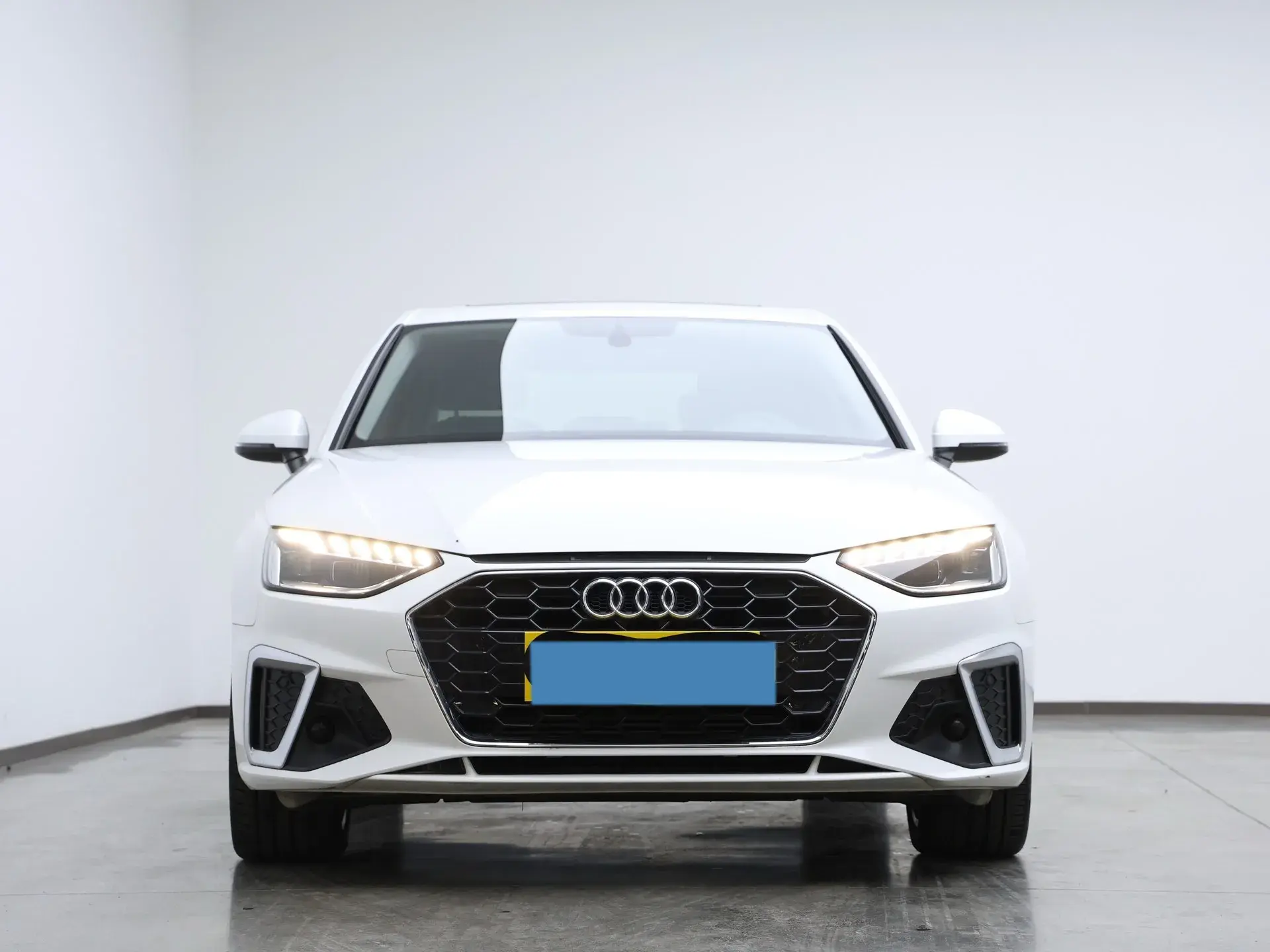 2023 AUDI A4L thumbnail 2