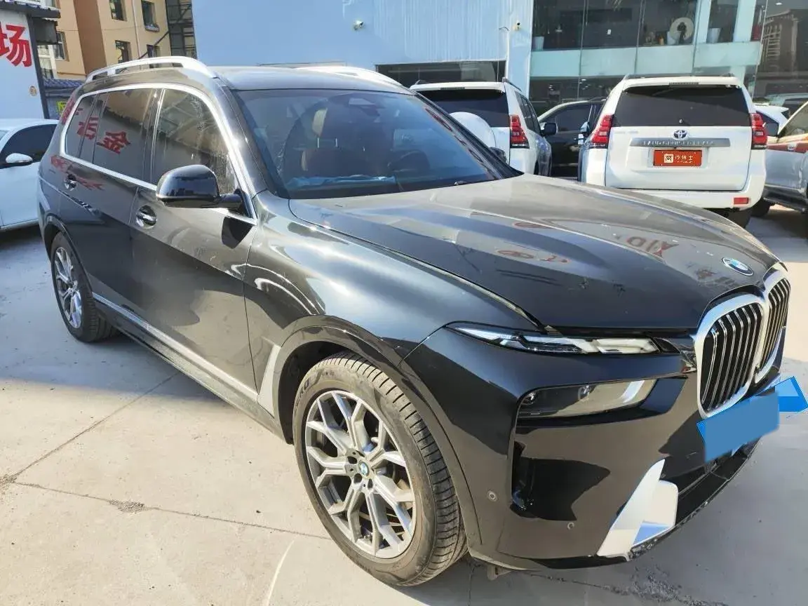 2023 BMW X7 thumbnail 2