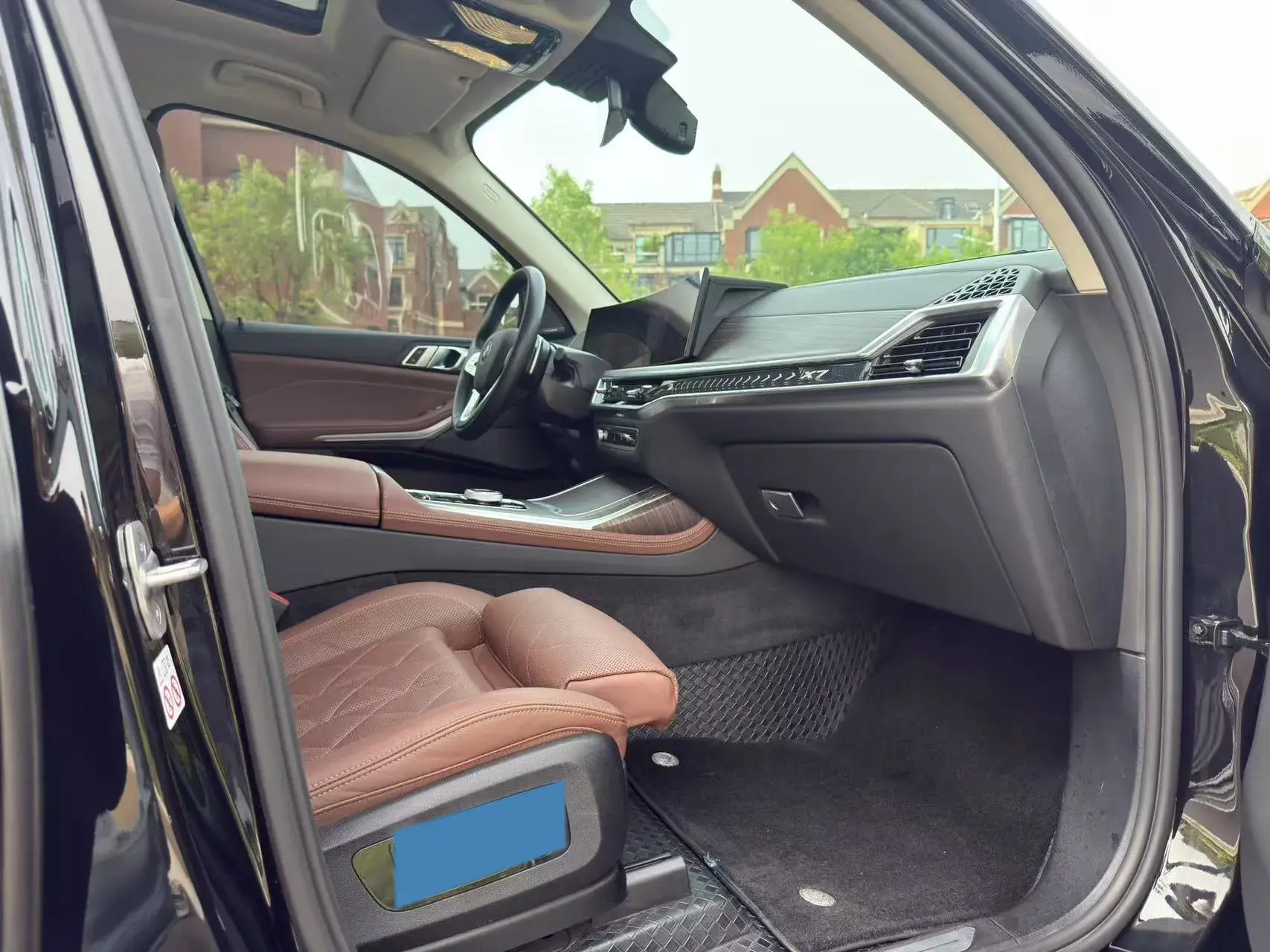 2023 BMW X7 thumbnail 4