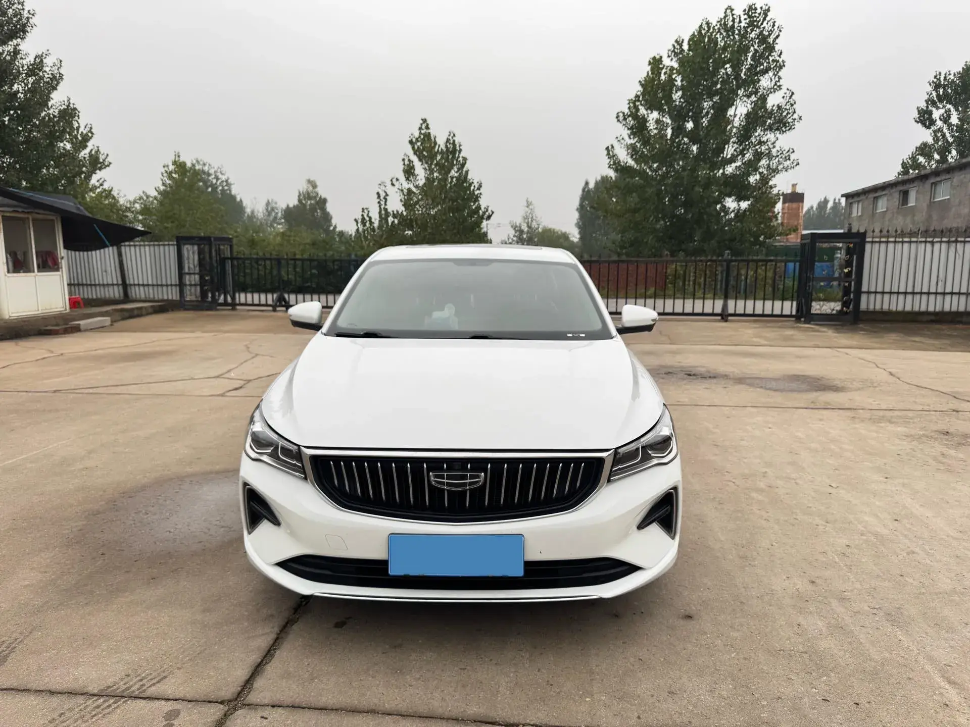 2022 GEELY EMGRAND thumbnail 2