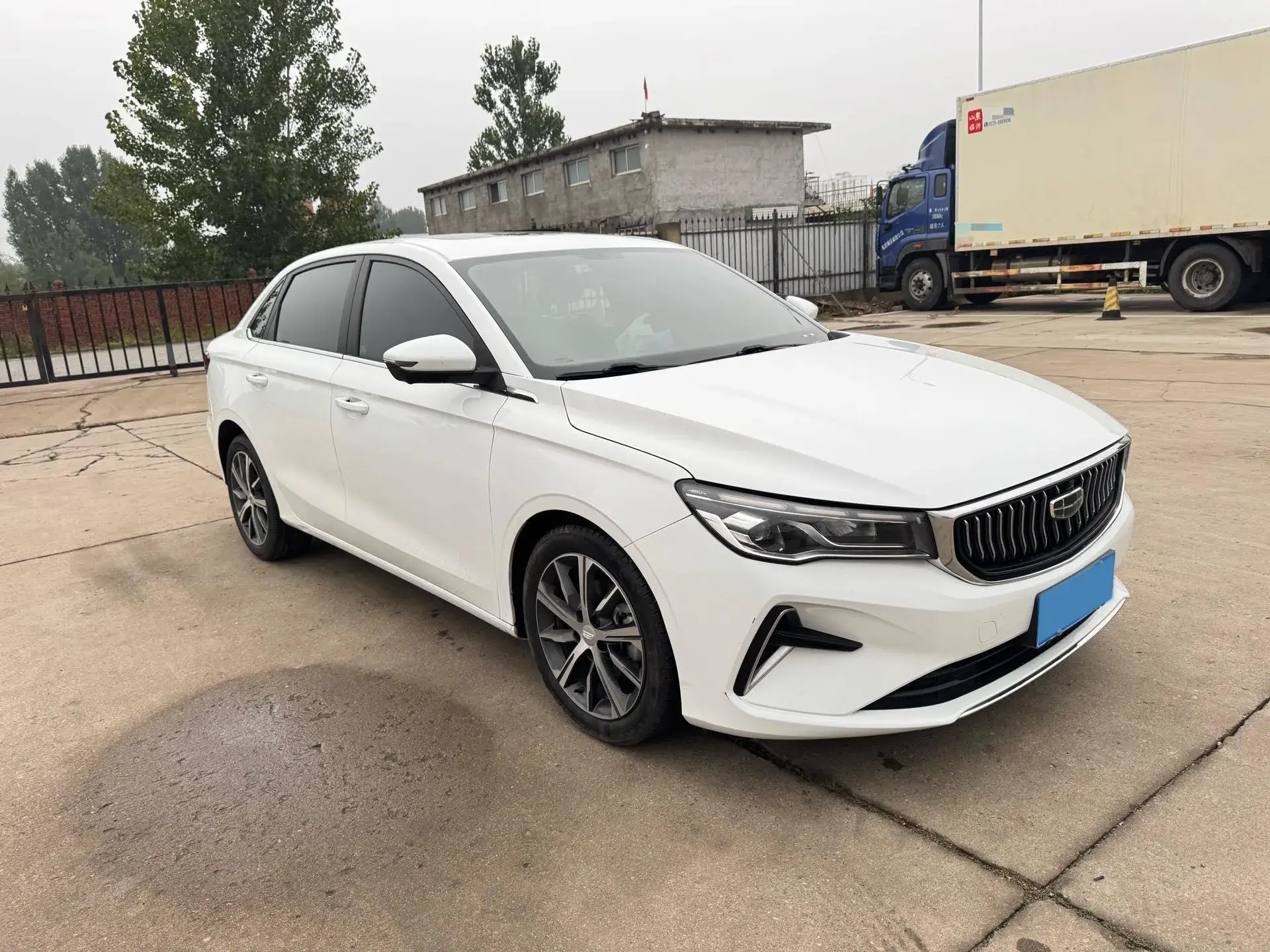 2022 GEELY EMGRAND thumbnail 3