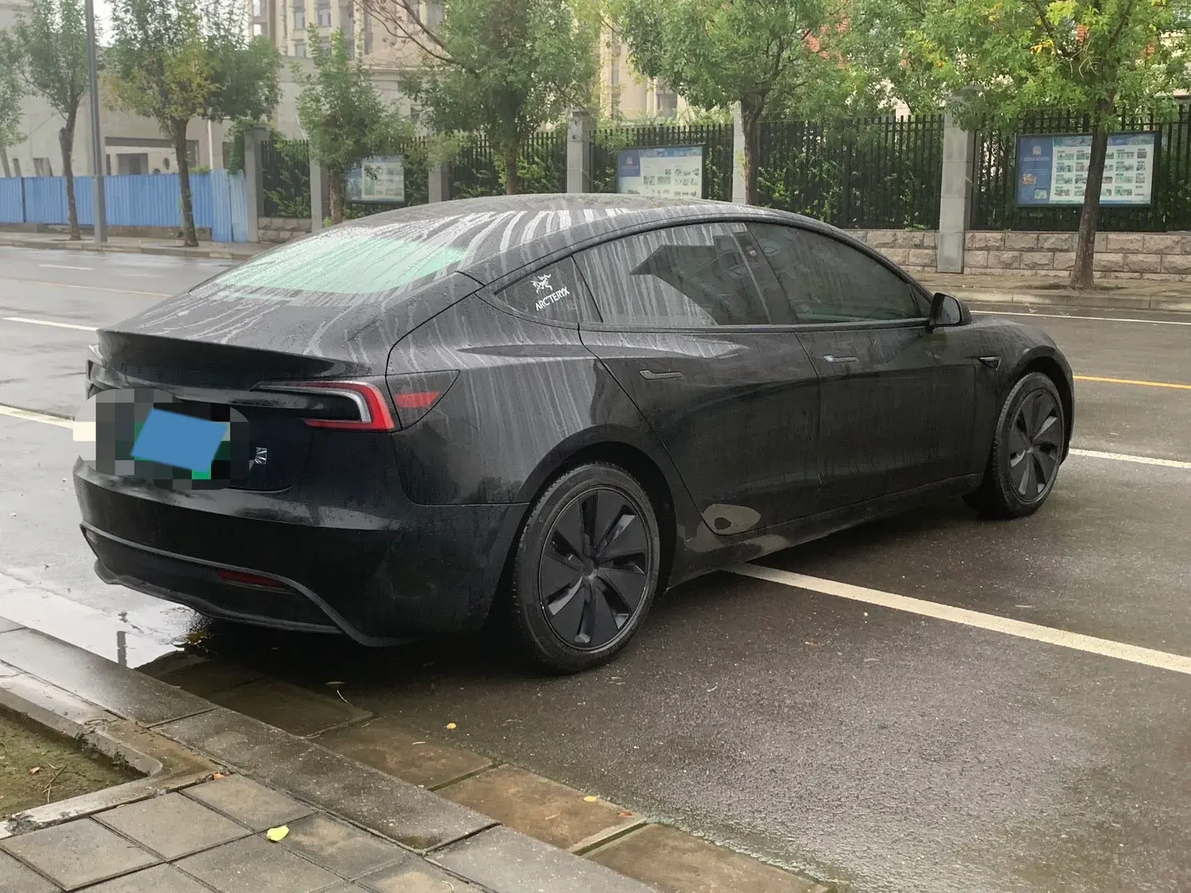 2023 TESLA MODEL thumbnail 4