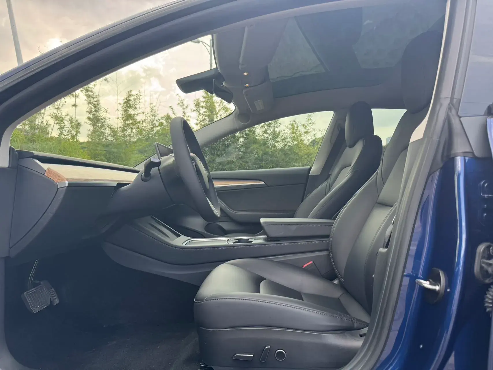 2021 TESLA MODEL thumbnail 4