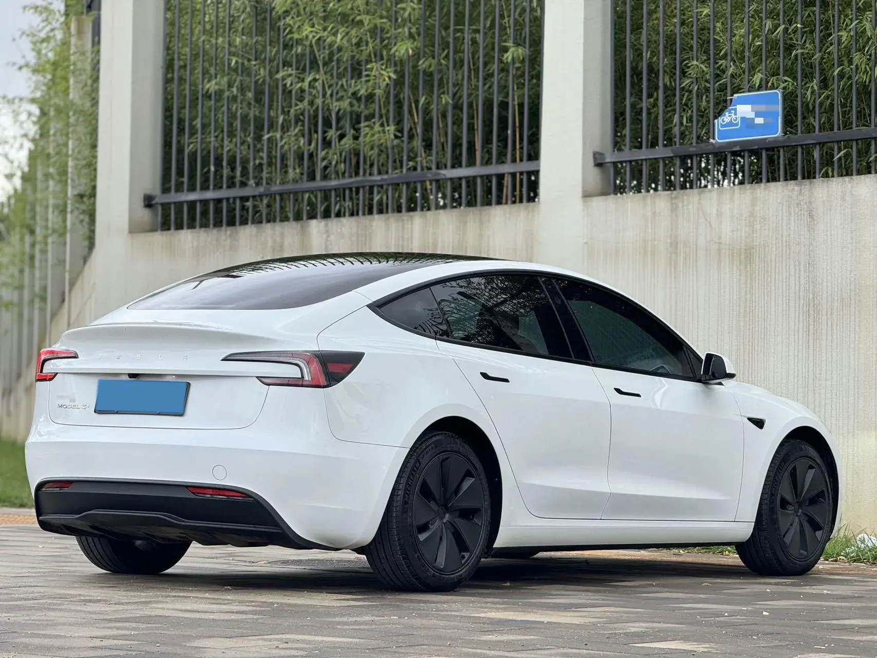 2023 TESLA MODEL thumbnail 3