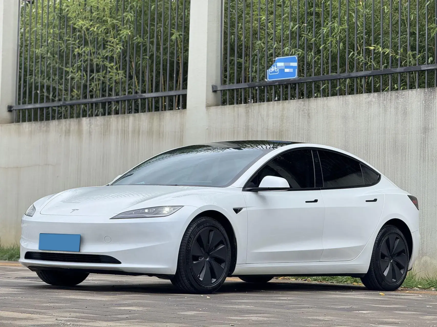 2023 TESLA MODEL view 1
