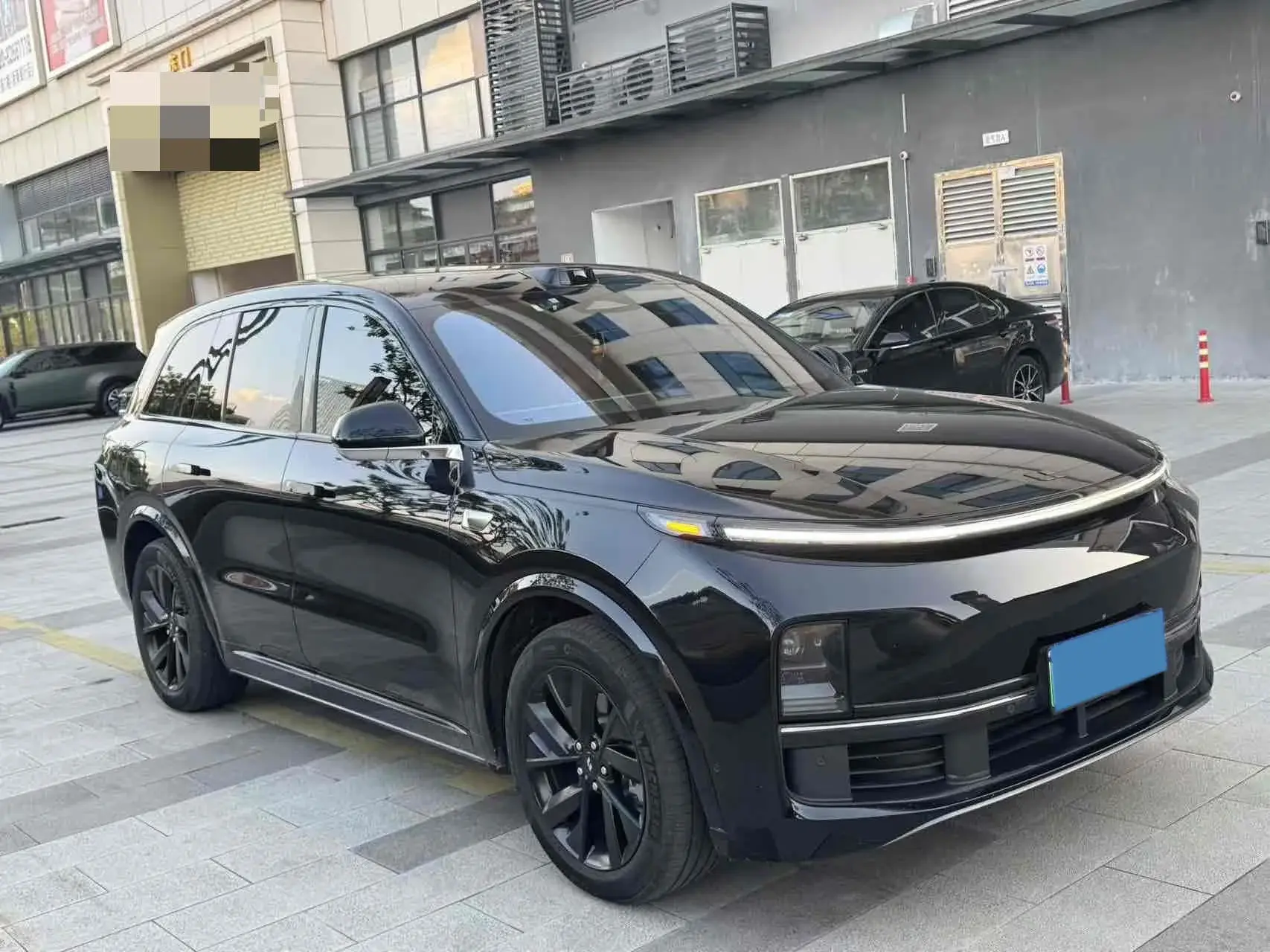 2023 LI L8 thumbnail 3