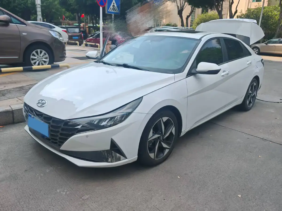 2022 Hyundai Elantra 1.5L 115HP L4 CVT