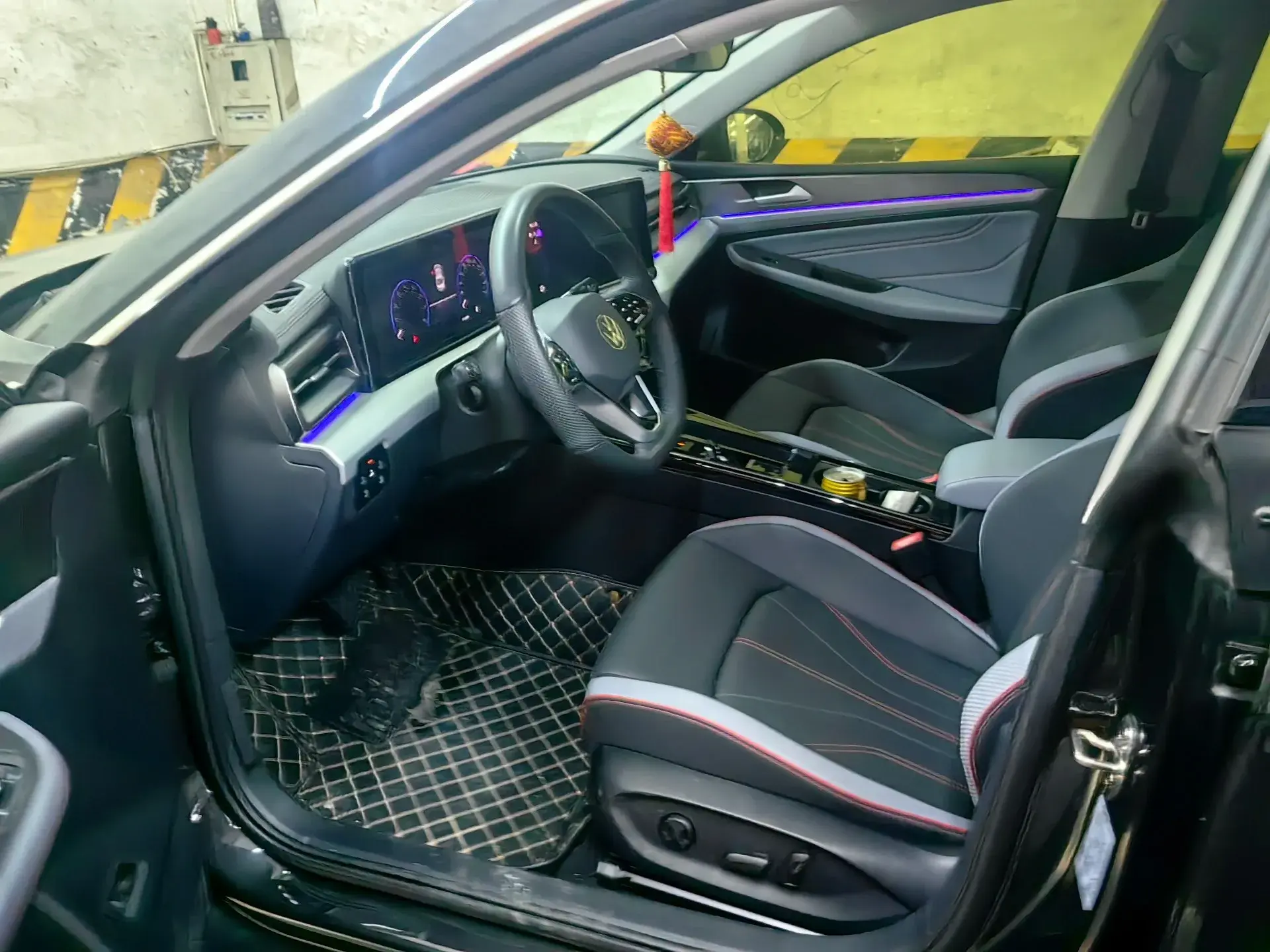 2024 VOLKSWAGEN LAMANDO thumbnail 2