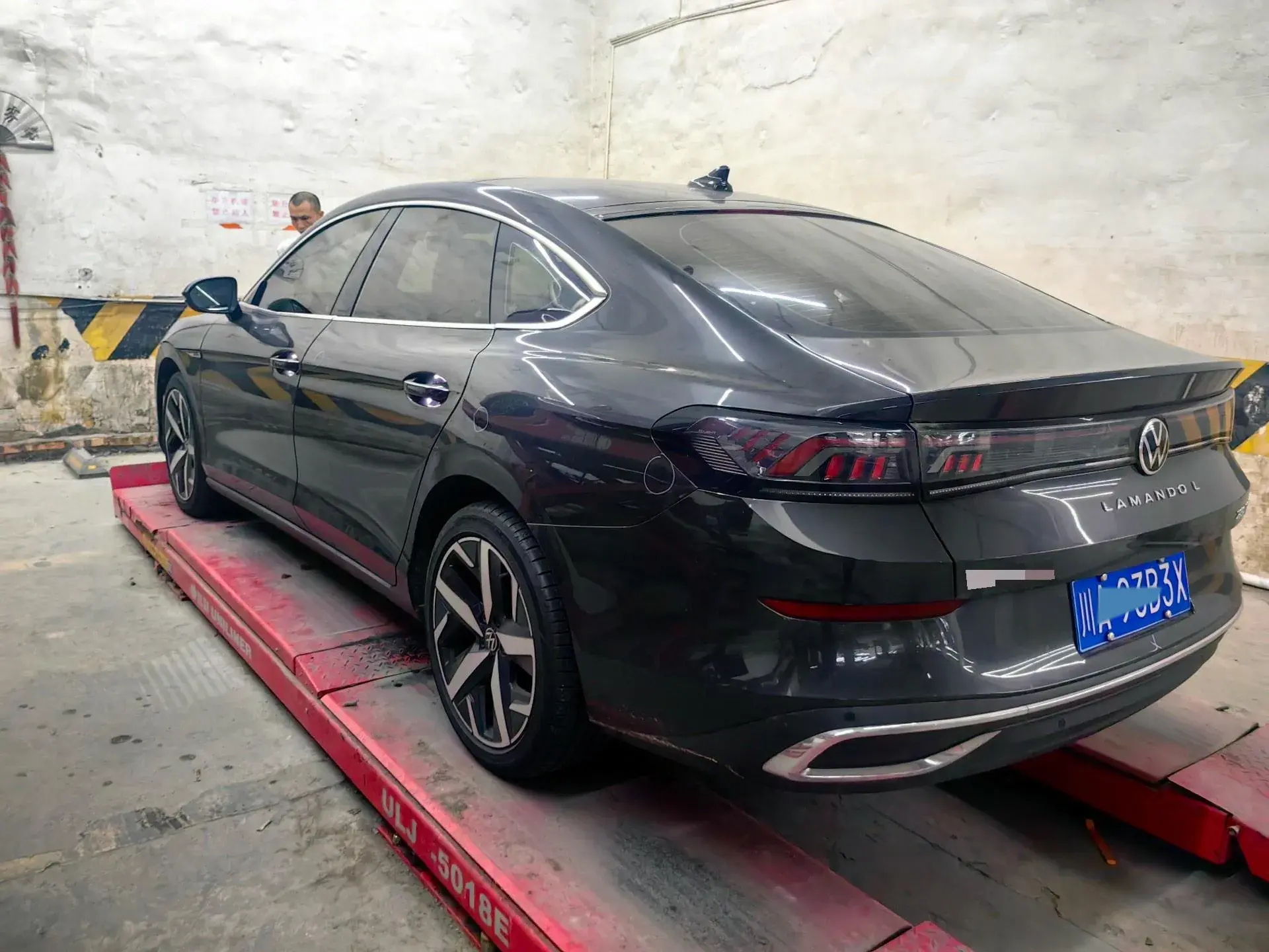 2024 VOLKSWAGEN LAMANDO thumbnail 3