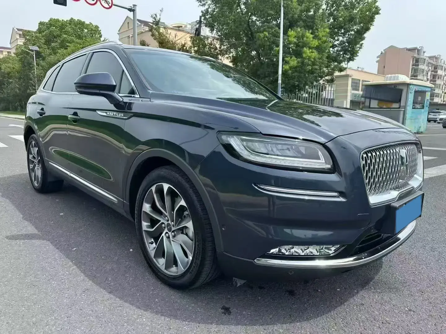 2021 LINCOLN NAUTILUS thumbnail 3