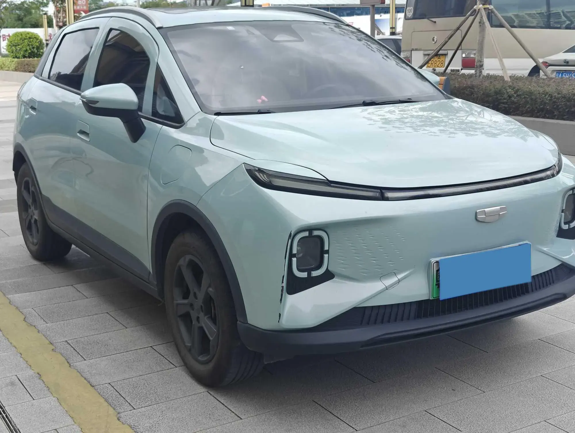 2024 GEOMETRY E thumbnail 3