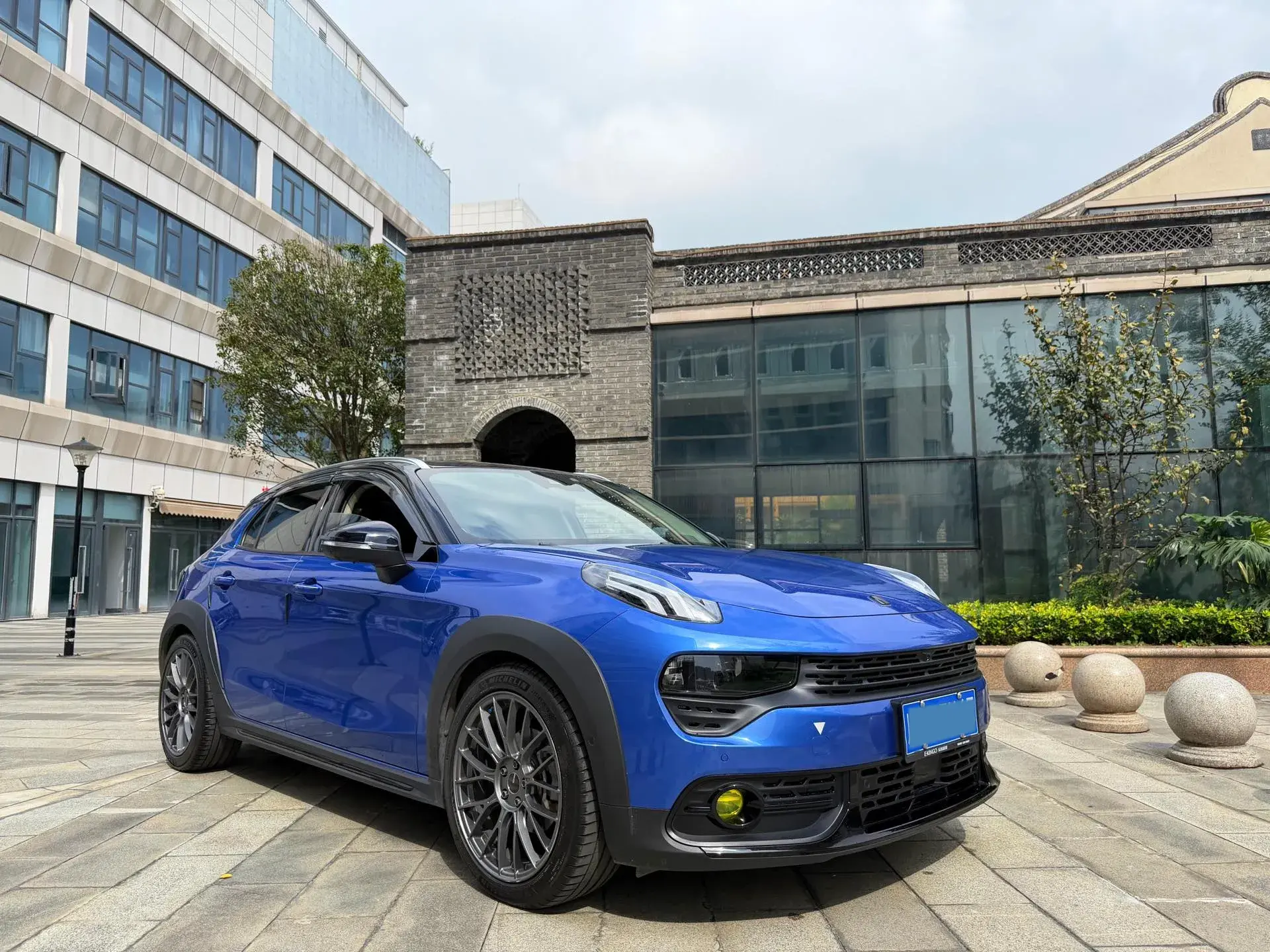 2018 LYNK&CO 02 thumbnail 3