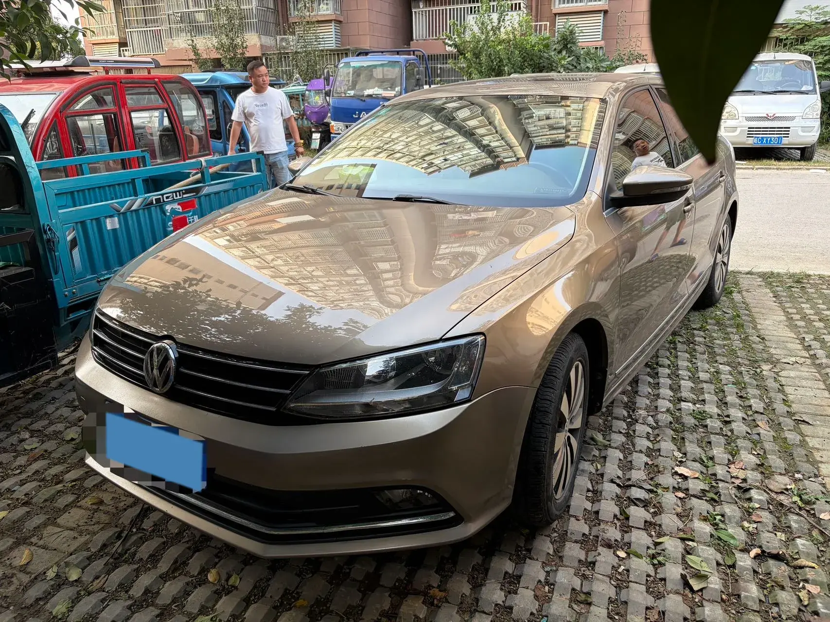 2018 VOLKSWAGEN SAGITAR view 1