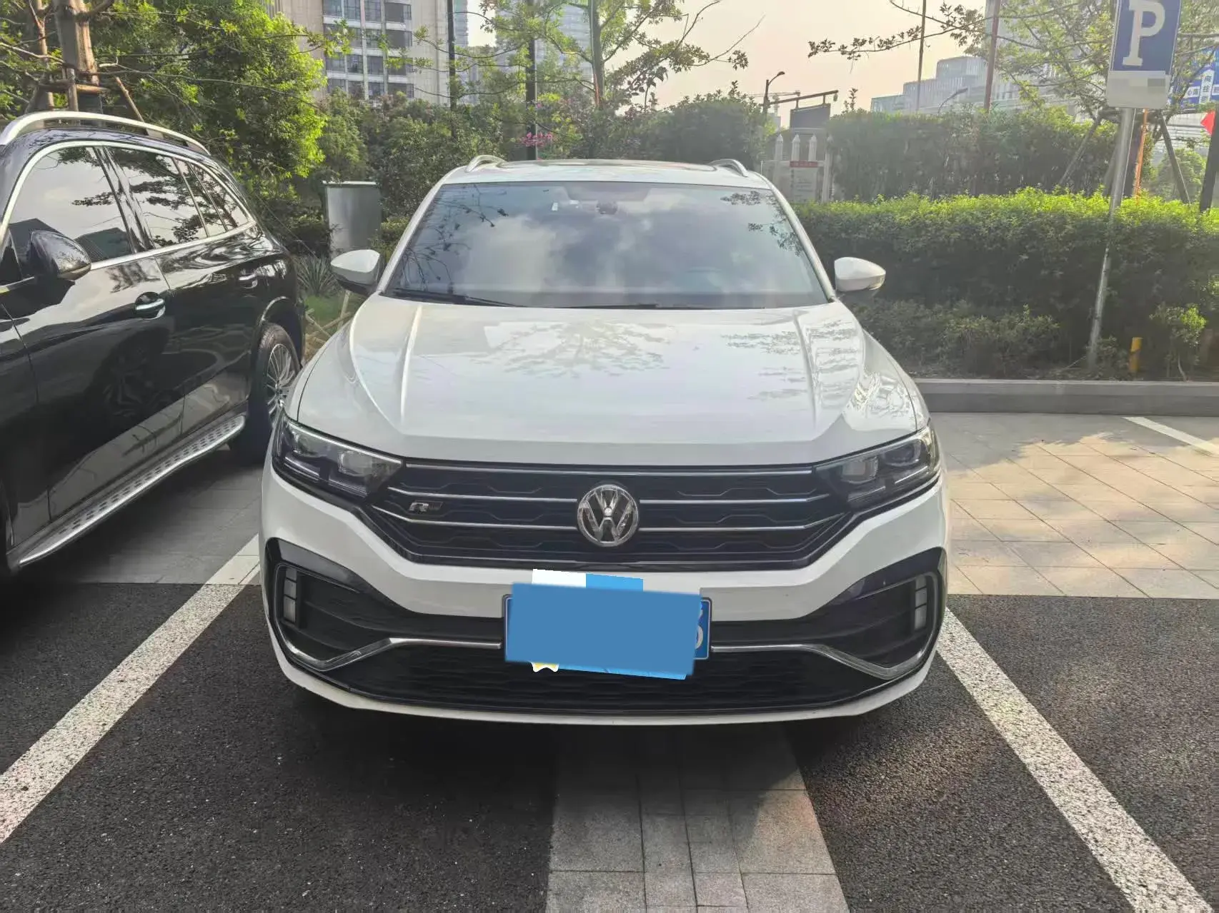 2019 VOLKSWAGEN T-ROC thumbnail 3