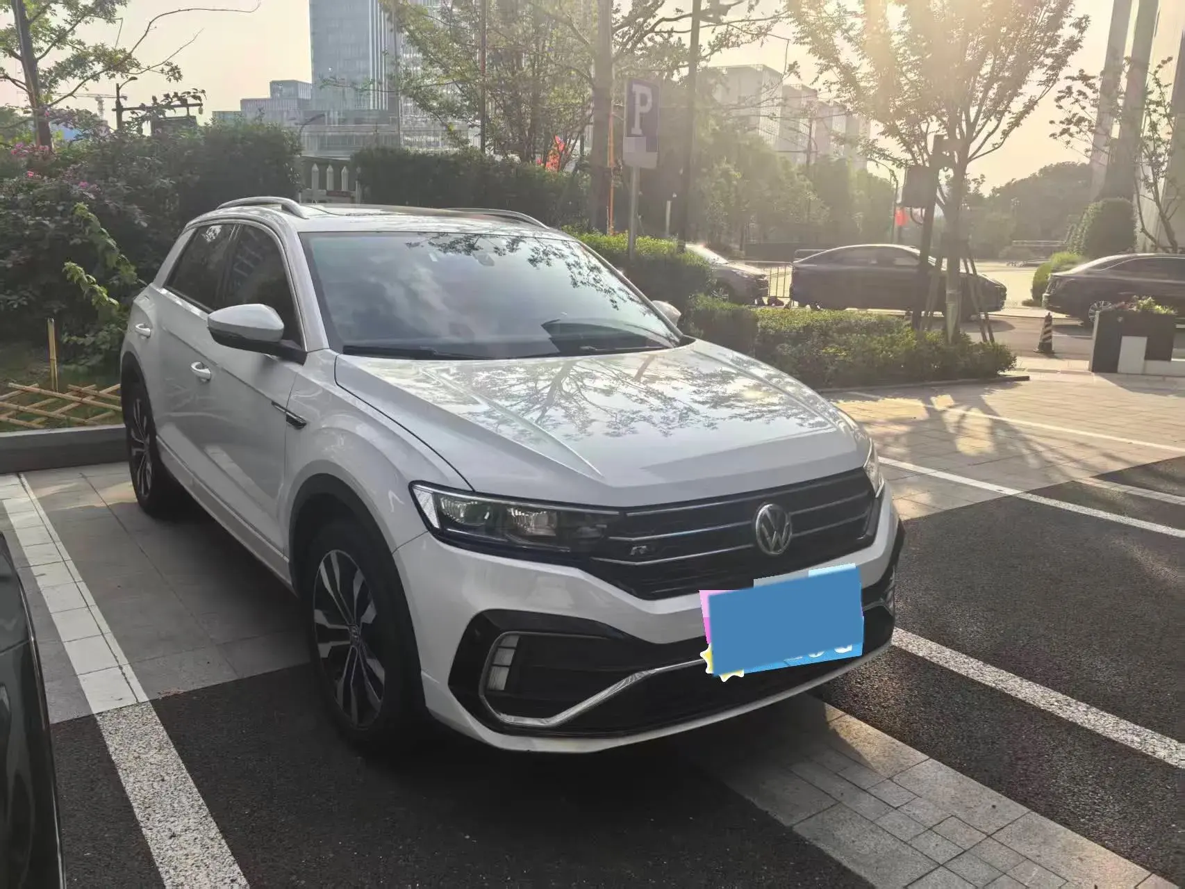 2019 VOLKSWAGEN T-ROC thumbnail 2