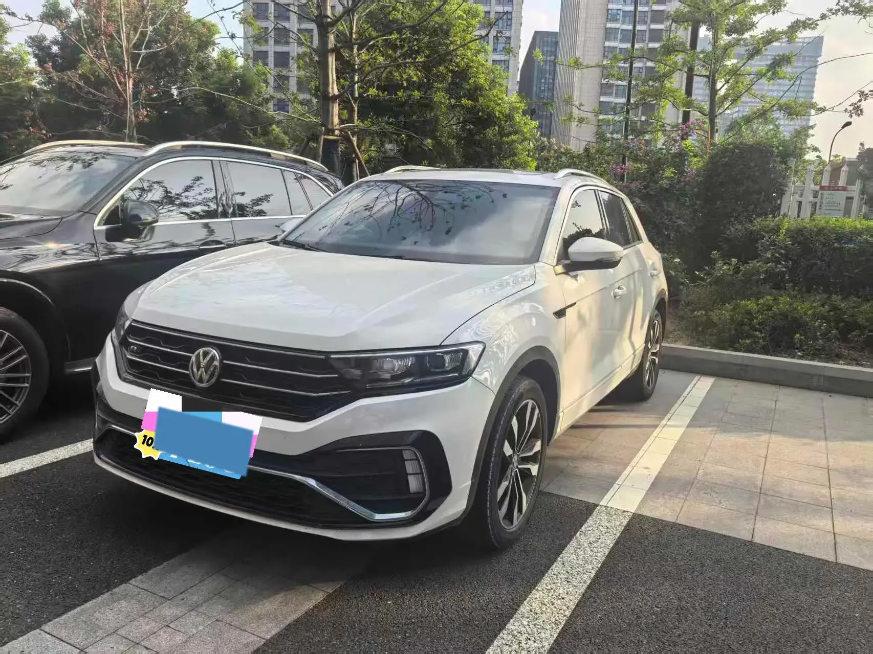2019 VOLKSWAGEN T-ROC view 1